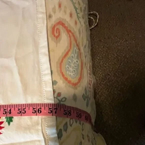 Vintage White Tablecloth 90x57 Hand Embroidered Red Floral Linen Farmhouse - Picture 3 of 5